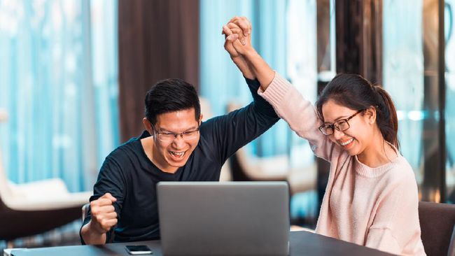 Kata orang, jangan berbisnis dengan teman dekat karena uang dan bisnis tak kenal saudara atau teman. Salah sedikit bertengkar dan bubar. Benarkah?