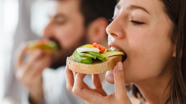 4 Jenis Sarapan untuk Penderita Diabetes: Enak dan Gampang Dibuat Sarapan bukan cuma baik untuk aktivitas, tapi juga baik menjaga kesehatan Anda. Ada beberapa sarapan untuk penderita diabetes.