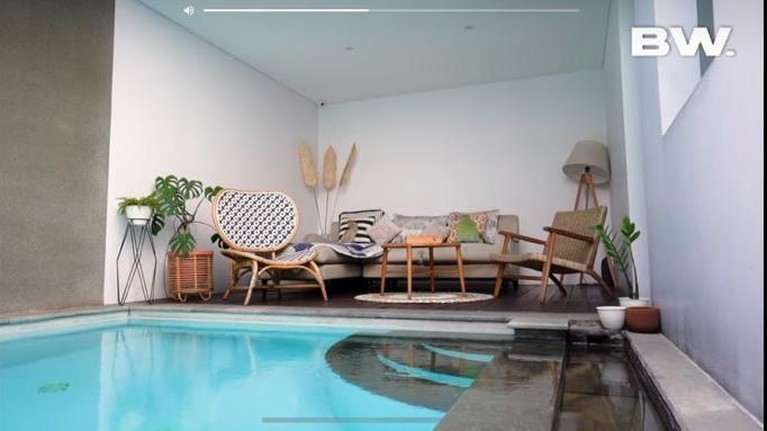 Intip 9 Potret Mewah Rumah Sammy Simorangkir Bak di Beverly Hills Sammy Simorangkir memiliki hunian mewah yang berkonsep loop house bak rumah di Beverly Hills, California. Yuk intip!