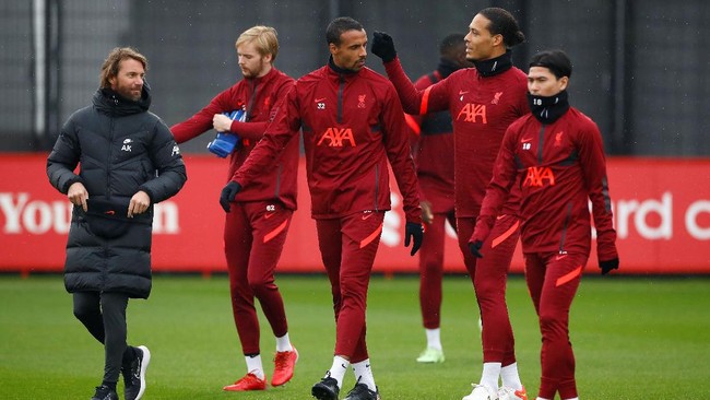 Pertandingan semifinal Piala Liga, Liverpool vs Arsenal, terancam gagal digelar karena kasus Covid-19 yang ditakutkan merebak di tubuh klub The Reds.