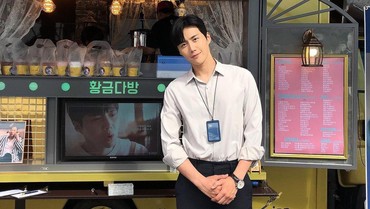 img-title Batal Mundur, Kim Seon Ho Tetap Bintangi Film 'Sad Tropical'