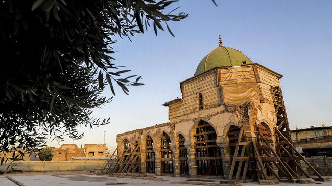 Kelompok ISIS dulu meledakkan Masjid Al-Nuri di Mosul, Irak. Saat ini, masjid bersejarah nan megah itu sedang direnovasi. 