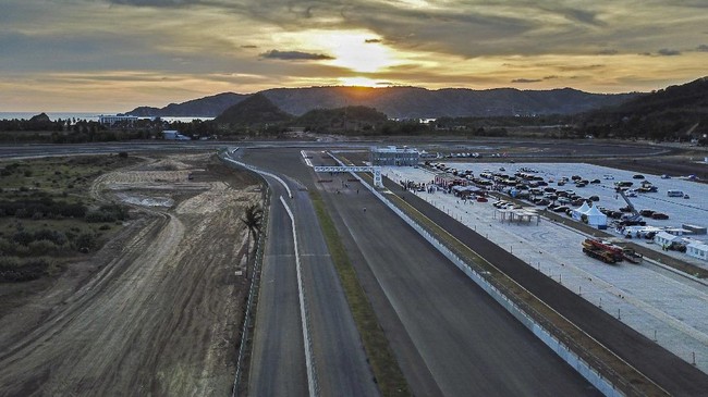 Tiket Superbike World Championship (WSBK) Indonesia 2021 mulai dijual secara serentak pada Sabtu (23/10) pukul 18.00 WIB.