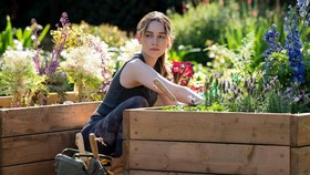 Mengenal Tanaman Beracun Wolfsbane di Serial YOU Season 3