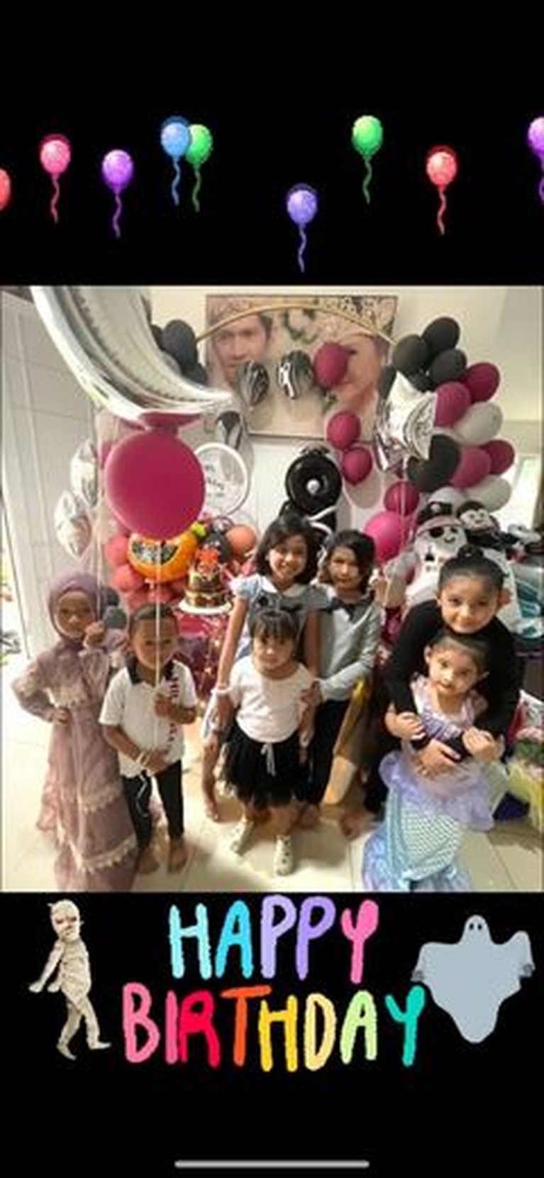 Tema Halloween, 7 Potret Ultah ke-8 Putri Sulung Audy Item & Iko Uwais Putri sulung Audy Item dan Iko Uwais berulang tahun yang ke-8. Yuk kita intip perayaannya dengan tema halloween!