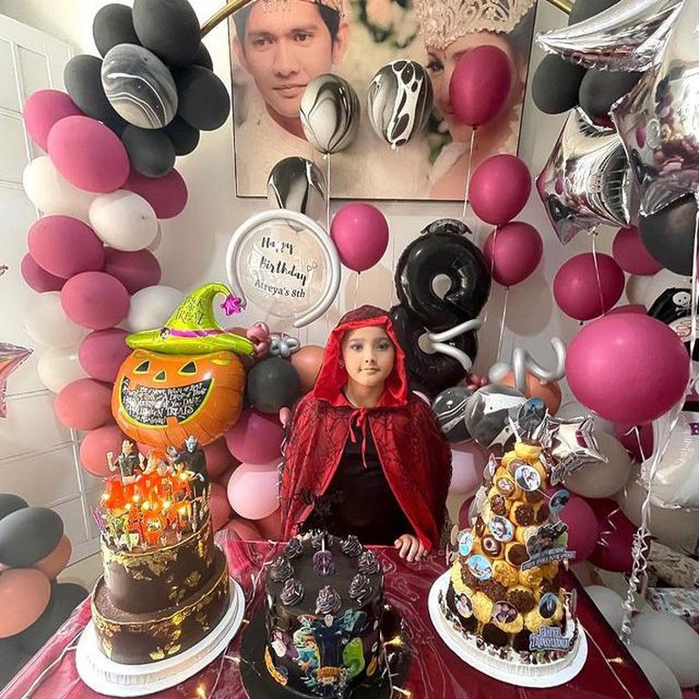 Tema Halloween, 7 Potret Ultah ke-8 Putri Sulung Audy Item & Iko Uwais Putri sulung Audy Item dan Iko Uwais berulang tahun yang ke-8. Yuk kita intip perayaannya dengan tema halloween!