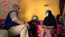 VIDEO: Cara Camat Merayu Lansia Untuk Vaksinasi