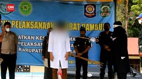 VIDEO: Hukuman Cambuk Terpidana Qanun Syriat Islam Di Aceh