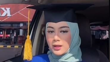 img-title Mahasiswi Bagi Tps Lulus Tepat Waktu, Netizen Heboh Sebut Mirip Paula Verhoeven