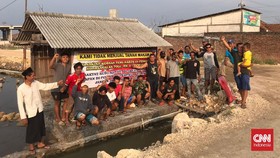 Warga Protes Proyek Tol Semarang-Demak, Pemakaman Tenggelam