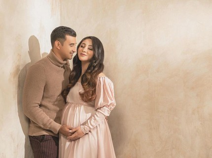 5 Potret Maternity Shoot Margin Wierheem, Tatapan Ali Syakieb Bikin Baper Bun
