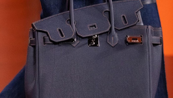 Hermes Rilis Model Terbaru Tas Birkin yang Unik dan Berharga Fantastis! Dijuluki Birkin '3 in 1' Ini Alasannya Hermes Rilis Model Terbaru Tas Birkin yang Unik dan Berharga Fantastis! Dijuluki Birkin '3 in 1' Ini Alasannya