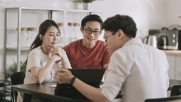 PERTIMBANGKAN BIAYA PREMI HINGGA PAHAMI PENJELASAN PENASEHAT KEUANGAN
