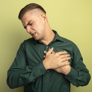 Nggak Cuma Perempuan, Kanker Payudara pun Bisa Menyerang Pria! Cek Gejala Sampai Cara Mengatasinya di Sini