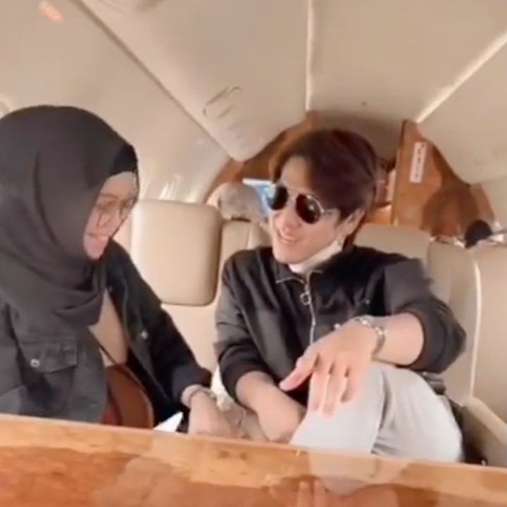<p>Tak tanggung-tanggung ,pasangan Crazy Rich Malang mengajak Rizky Billar dan Lesti Kejora ke Malang, menggunakan private jet. (Foto: Instagram @shandypurnamasari)</p>
