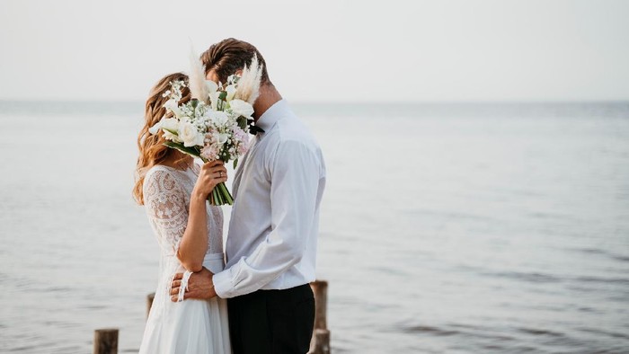 Zoya Amirin Jelaskan Nikah Siri Harus Serius, Lantas Apa Saja Syarat Bikin Kartu Keluarganya?