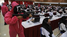 Tes CPNS Kemenkumham Jatim Diawasi Pink Soldier Squid Game