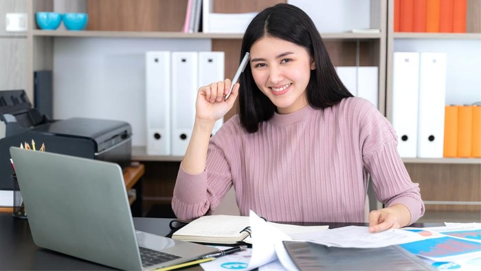 Bingung Cara Mengalokasikan Uang THR dengan Bijak? Cek Saran dari Perencana Keuangan Berikut, Beauties!