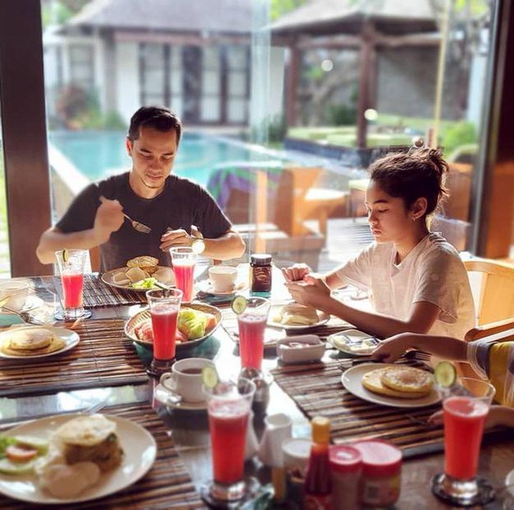 <p>Rio begitu dekat dengan Shaista dan dua adiknya. Kebersamaan mereka sering dibagikan Rio di akun Instagram miliknya, Bunda. (Foto: Instagram @rio.stokhorst)</p>