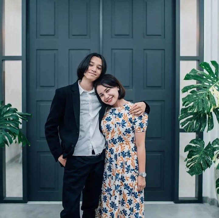 <p>Ketika momen ulang tahun sang putra beberapa waktu lalu, Rossa pun memposting ucapan selamat ulang tahun. "Happy birthday (not so) baby boy! Makasih doa-doa baik dari semuanya. Sungguh aku dan Rizky beruntung banyak yg doain. Doa yang sama untuk semua ya. Stay healthy, stay happy," tulis Rossa. (Foto: Instagram @itsrossa910)</p>