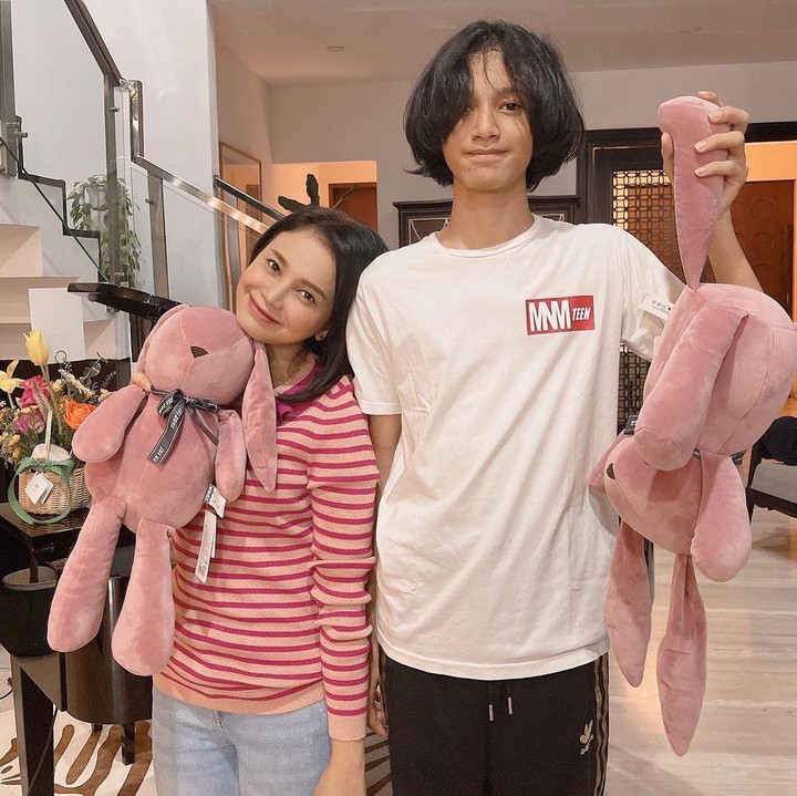 <p>Keduanya diketahui sama-sama berbintang Libra, Bunda. Rossa juga mengungkap bahwa sang putra memiliki selera humor yang sama dengan dirinya. (Foto: Instagram @itsrossa910)</p>