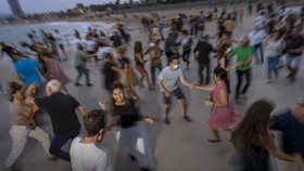 FOTO: Kala Dansa Jadi Pelipur Lara