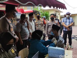Vaksinasi Keliling di Sidoarjo Targetkan 6 Desa dalam Sehari