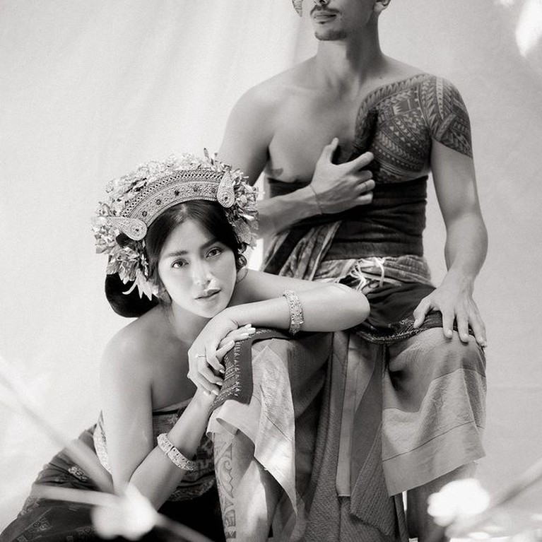 6 Potret Prewedding Jessica Iskandar & Vincent Verhaag Pakai Baju Adat Bali Jessica Iskandar dan Vincent Verhaag baru saja selesai pemotretan prewedding memakai baju adat Bali sangat intim. Yuk intip!