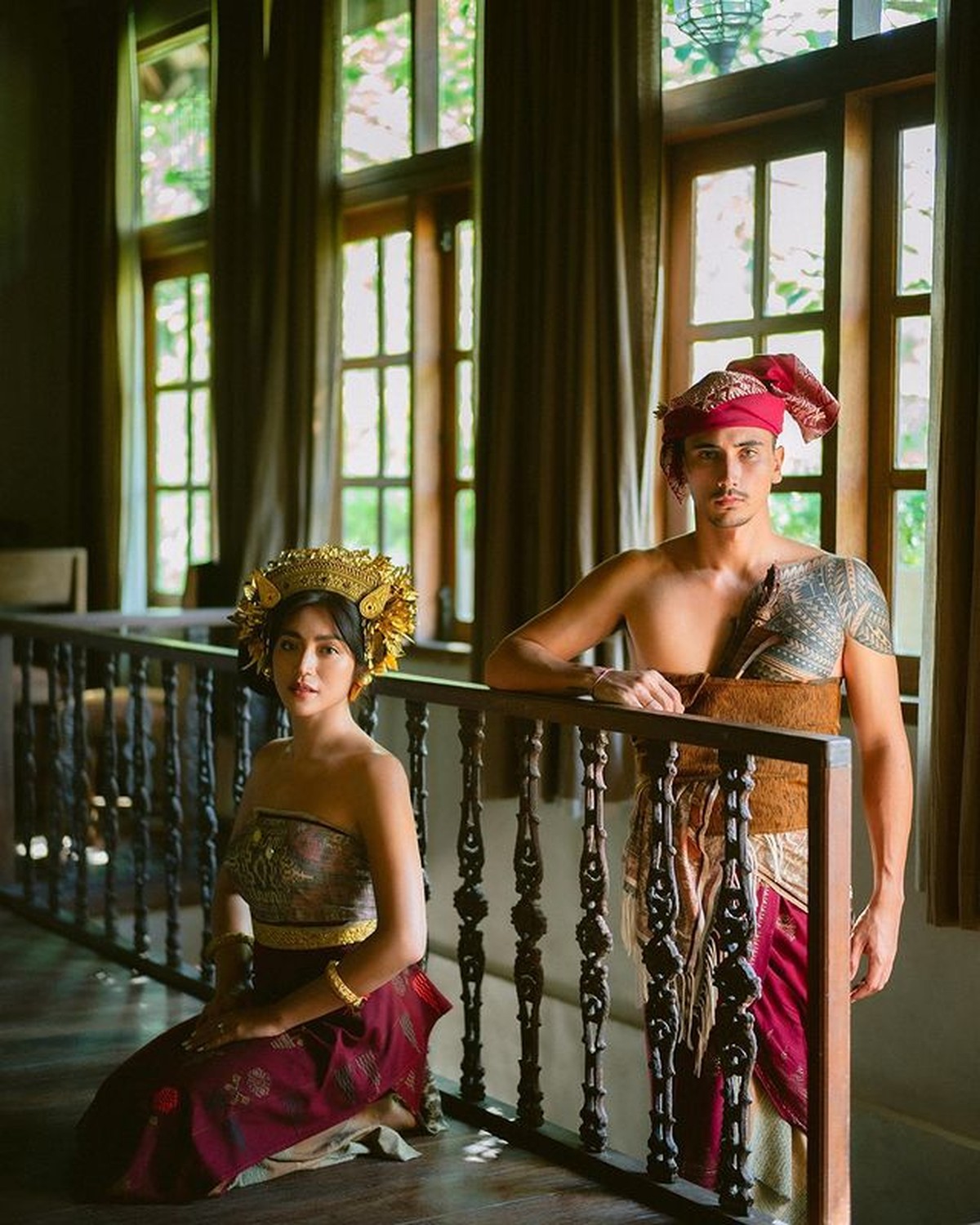 Jessica Iskandar dan Vincent Verhaag baru saja selesai pemotretan prewedding memakai baju adat Bali sangat intim&period; Yuk intip&excl;
