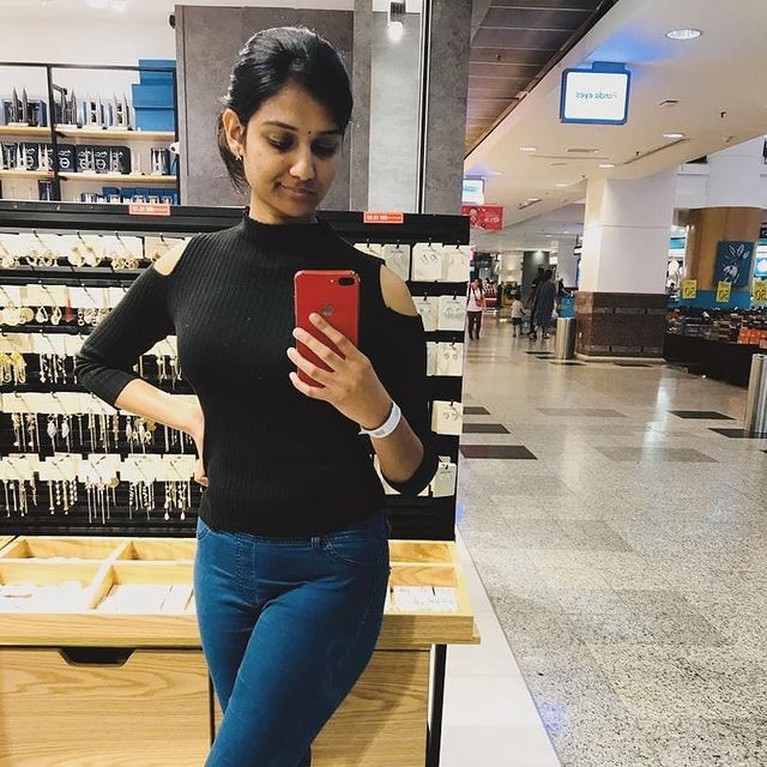 Lavanya Sivaji Miss World Malaysia tuai hujatan dari netizen Indonesia karena menyebut batik buatan Malaysia. Yuk intip fotonya!