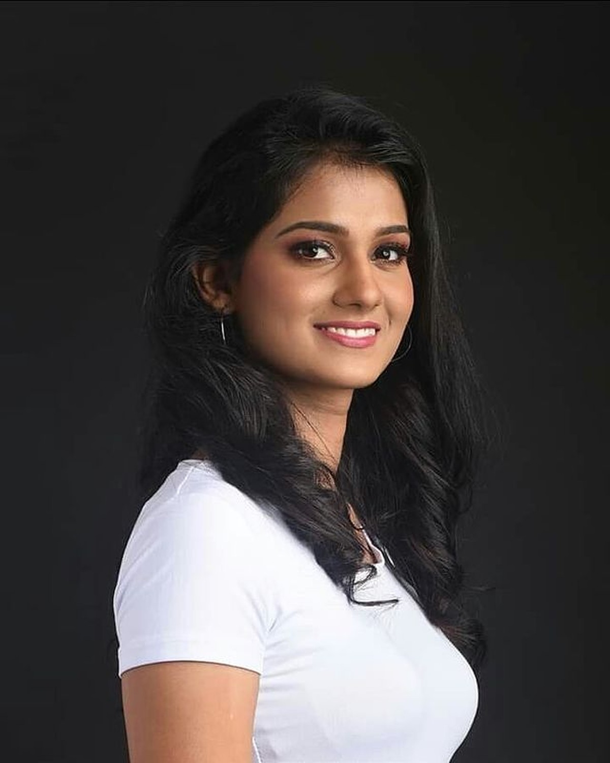 Lavanya Sivaji Miss World Malaysia tuai hujatan dari netizen Indonesia karena menyebut batik buatan Malaysia&period; Yuk intip fotonya&excl;