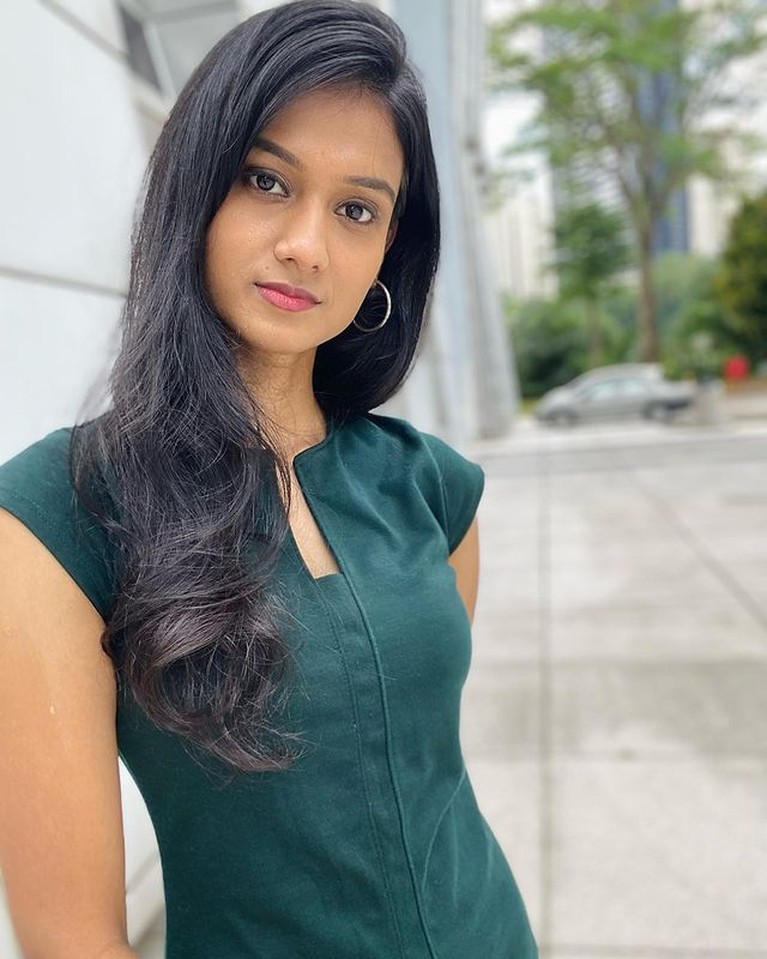 Lavanya Sivaji Miss World Malaysia tuai hujatan dari netizen Indonesia karena menyebut batik buatan Malaysia. Yuk intip fotonya!