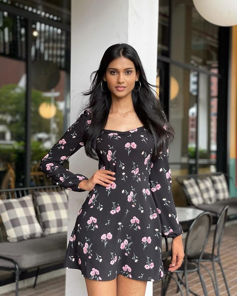 7 Foto Lavanya Sivaji yang Tuai Hujatan Netizen Indonesia Lavanya Sivaji Miss World Malaysia tuai hujatan dari netizen Indonesia karena menyebut batik buatan Malaysia. Yuk intip fotonya!