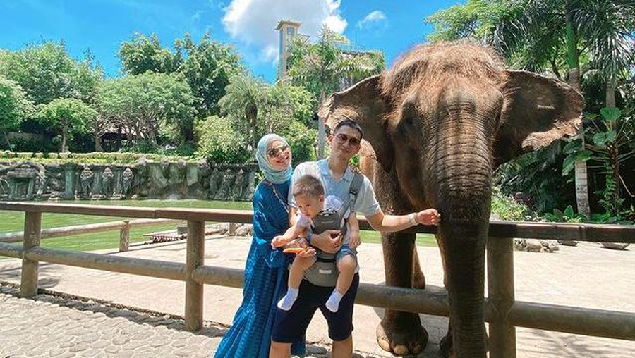 8 Potret Keseruan Liburan Citra Kirana & Rezky Aditya Bawa Baby Athar ke Bali