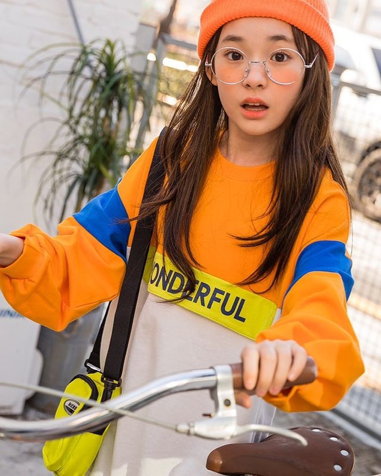8 Potret Model Anak Korea yang Miliki Visual Menakjubkan Bikin Tercengang Model anak-anak Korea ini terlahir dengan visual yang menakjubkan bikin tercengang. Yuk kita intip!