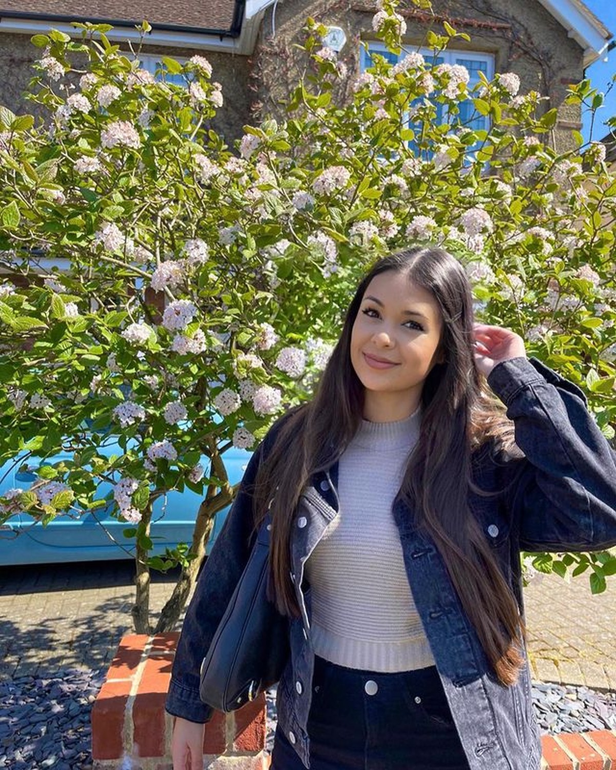 Baru-baru ini publik heboh melihat video kedekatan Stefan William bersama seorang wanita yang bikin Celine nangis&period; Yuk intip sosoknya&excl;