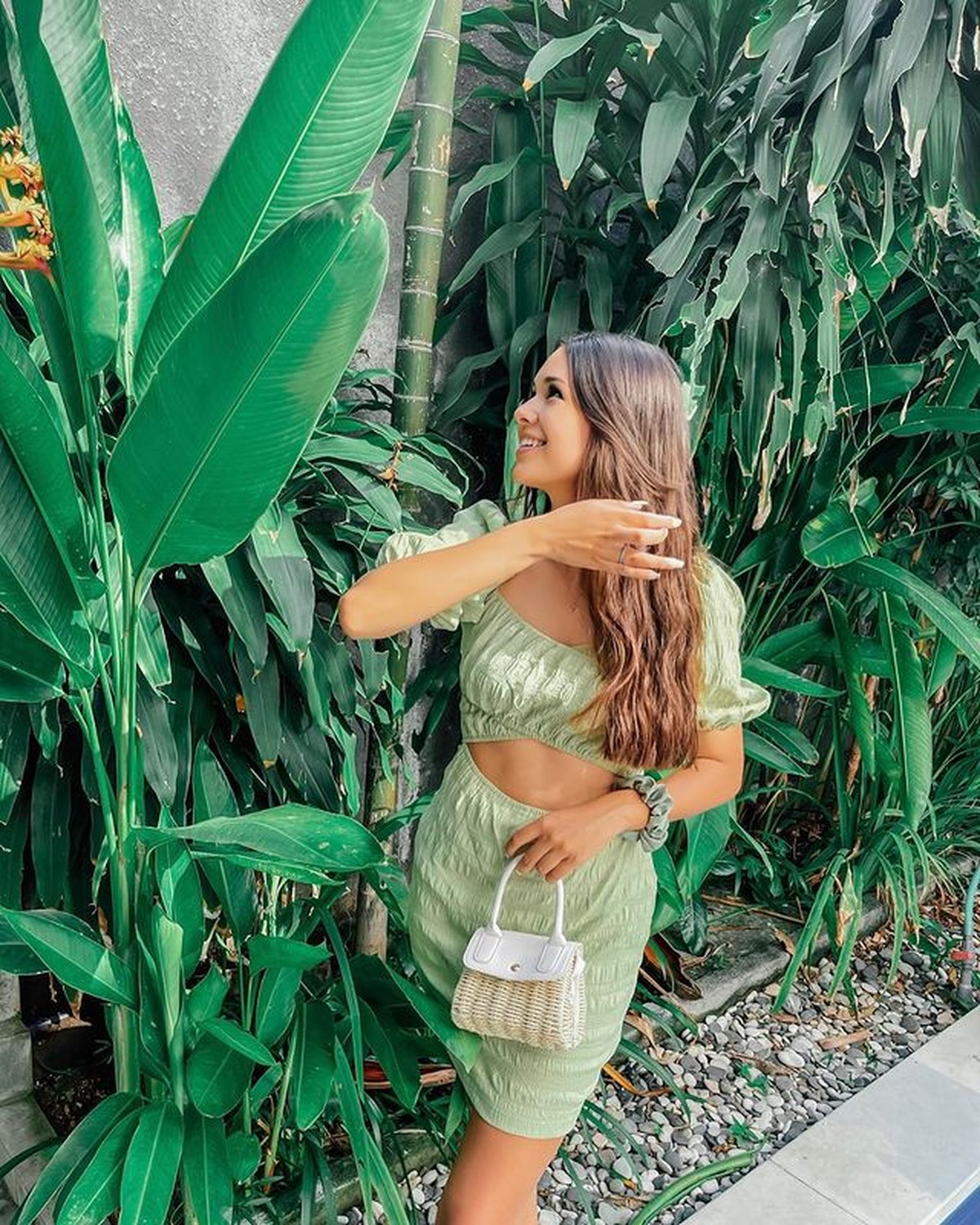 Baru-baru ini publik heboh melihat video kedekatan Stefan William bersama seorang wanita yang bikin Celine nangis&period; Yuk intip sosoknya&excl;