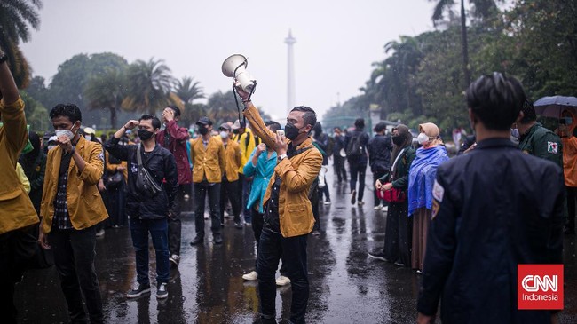 Nomor telepon yang teretas dalam aplikasi WhatsApp adalah nomor penyambung komunikasi BEM SI dengan mahasiswa lain yang ingin tergabung pada Aksi Nasional.
