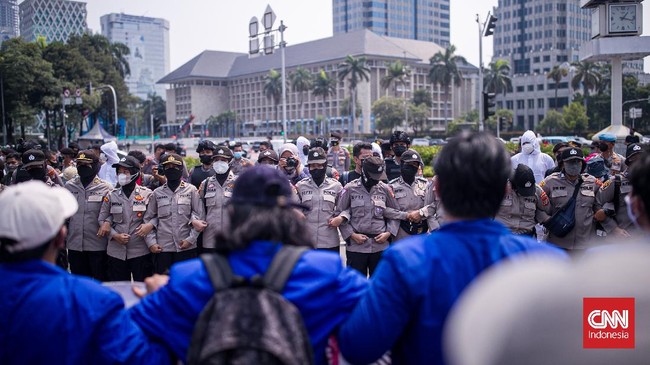 Akun medsos koordinator BEM SI diretas usai umumkan tolak tambah jabatan presiden Joko Widodo 3 periode pada 11 April 2022.