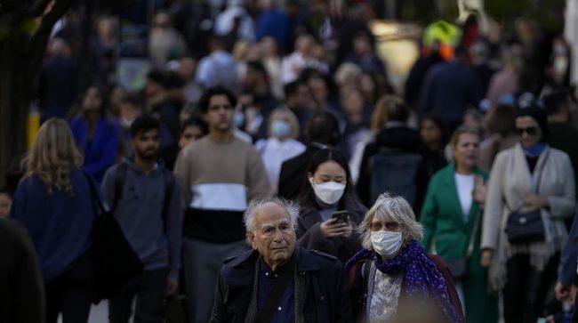 Eropa Terancam Alami 'Twindemic' Flu dan Covid-19 Negara di Eropa terancam mengalami twindemic ketika lonjakan infeksi Covid-19 dibarengi dengan penyebaran wabah influenza yang meluas.