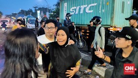 Blokir Jalan, Demo Mahasiswa di Makassar Dibubarkan Emak-emak