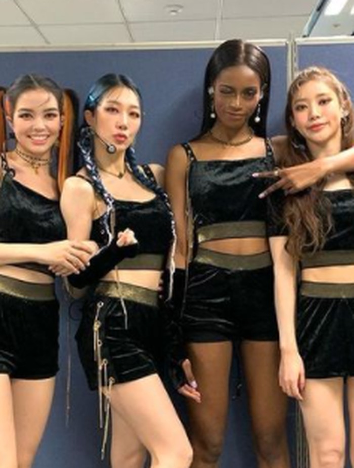 Di dalam grup-nya, Fatou mendapat posisi sebagai rapper utama, penari utama, dan sub-vocalist. Pelafalan bahasa Korea-nya juga cukup baik, Beauties./ foto: instagram.com/b_fatou_s