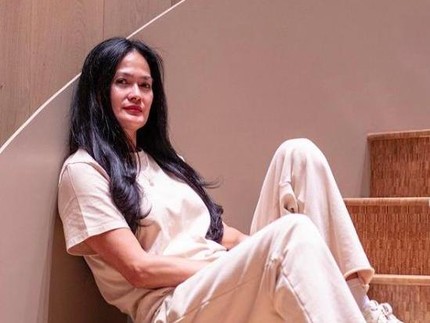 7 Potret Terbaru Donna Harun, Tetap Awet Muda Meski Sudah Jadi Nenek
