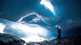 FOTO: Lubang-lubang Tanda Kehancuran Gletser di Austria
