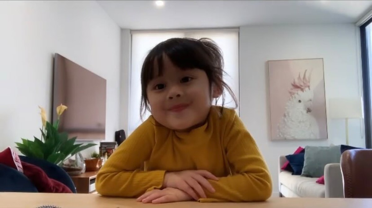 Acha Septriasa menetap di Australia ikut sang suami setelah menikah&comma; ia tinggal di sebuah apartemen mewah&period; Yuk intip&excl;