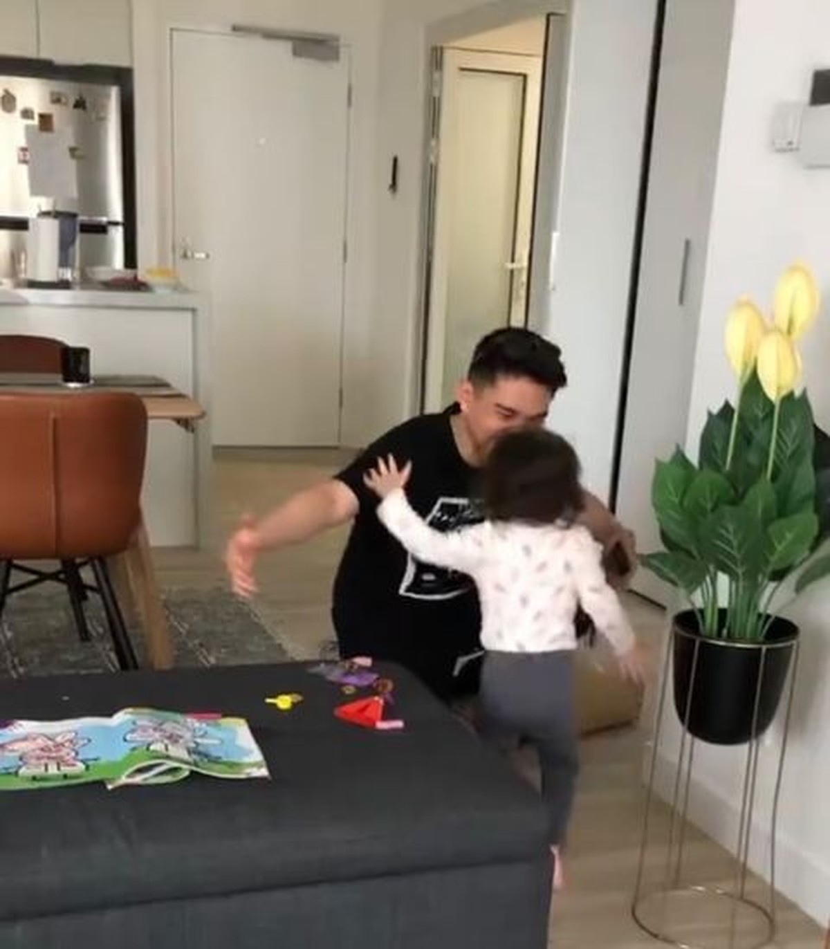 Acha Septriasa menetap di Australia ikut sang suami setelah menikah&comma; ia tinggal di sebuah apartemen mewah&period; Yuk intip&excl;