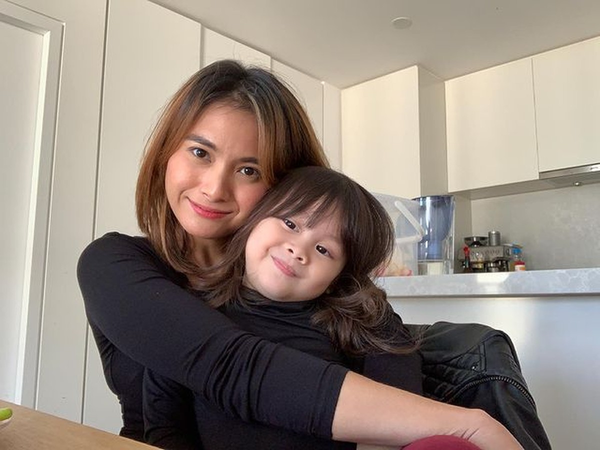 Acha Septriasa menetap di Australia ikut sang suami setelah menikah&comma; ia tinggal di sebuah apartemen mewah&period; Yuk intip&excl;