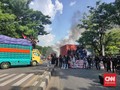 Tahan Truk, Mahasiswa Makassar Blokir Jalan Saat Demo Jokowi