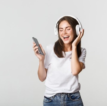 img-title 6 Lagu Easy Listening yang Dibawakan Penyanyi Perempuan Ini Bisa Buat Mood Naik!