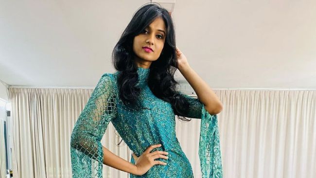 Miss World Malaysia 2021 Lavanya Sivaji menjadi perbincangan karena mengklaim batik sebagai berasal dari Malaysia. Berikut kronologi dan permintaan maafnya.